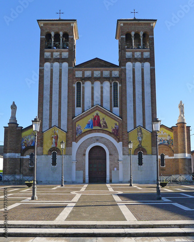 Facciata della chiesa cristiana dei Santi Fabiano e Sebastiano di Brusegana, Padova