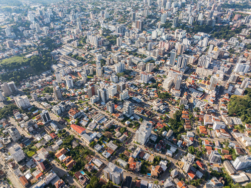 Prédios, comércio e casas na cidade de Bento Gonçalves, Rio Grande do Sul. Também conhecida como Capital Brasileira do Vinho.
