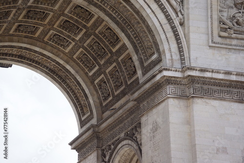 Inside of the Arc de Triomphe in France © Eni