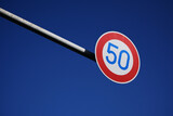 五十キロ制限の道路標識