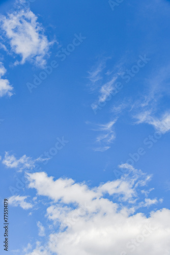 青空と白い雲　コピースペース