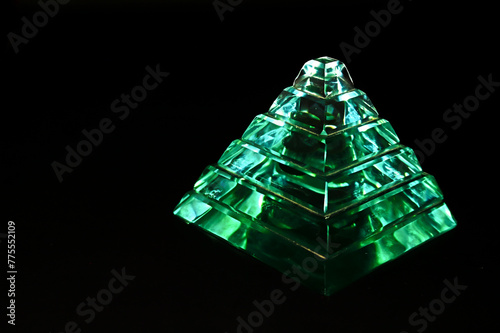 Cristal piramid jade 