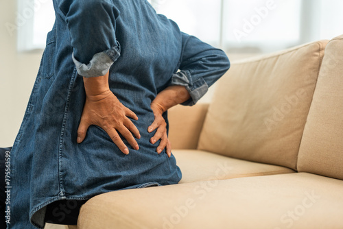 Fotografi Old man senior has problem with structural posture He had back and neck pain