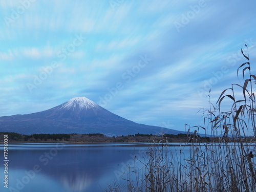 富士山と、印象的な雲