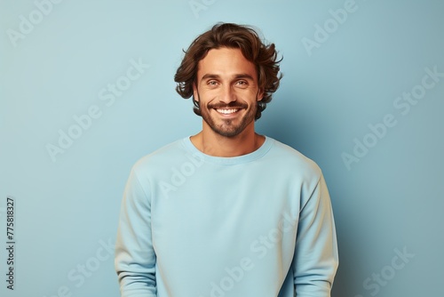 A man with a blue shirt and a smile on his face © Juan Hernandez