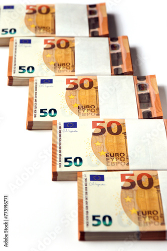 geldbündel druckfrische fünfzig euro scheine