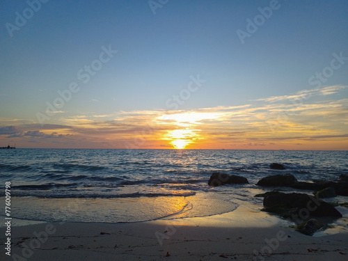Sunrise in a Caribbean sea © achpf