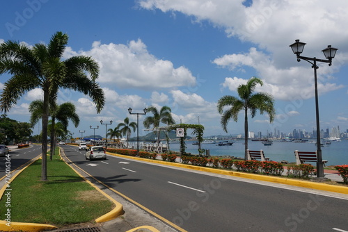 Straßendamm Amador am Panamakanal in Panama-Stadt photo