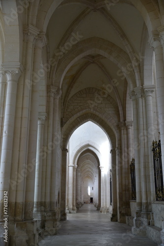Nef de l'abbaye de Pontigny en Bourgogne. France