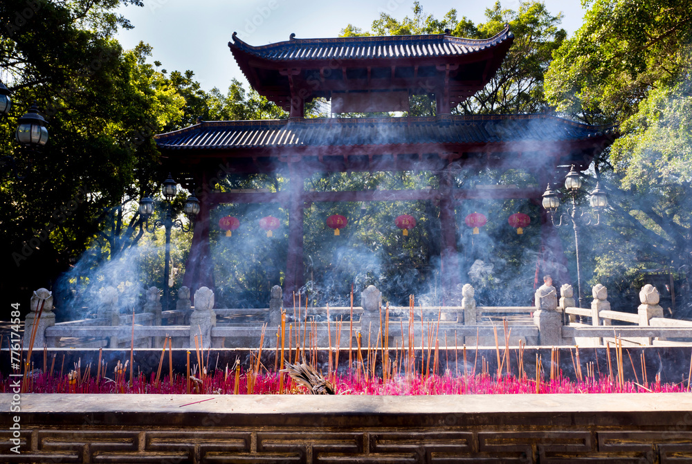 China, Guandong, Dongguan Qifeng park temple