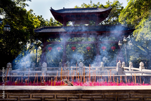 China, Guandong, Dongguan Qifeng park temple