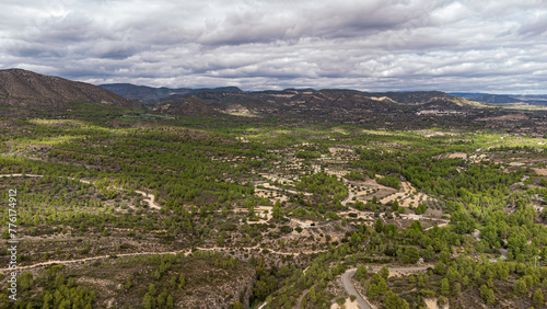 Luftaufnahme der malerischen Berglandschaft von Chulilla, Spanien