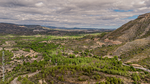 Luftaufnahme der malerischen Berglandschaft von Chulilla, Spanien