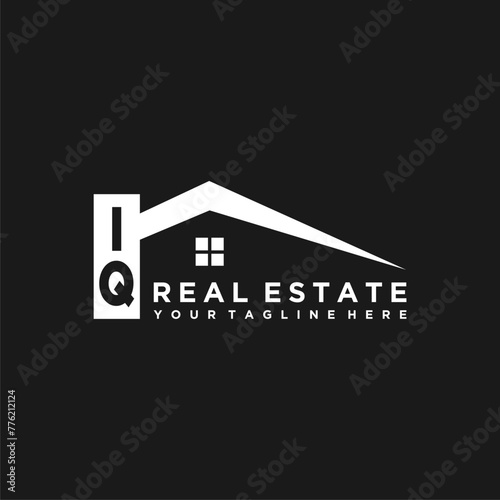 IQ Initials Vektor Stok Real Estate Logo Design