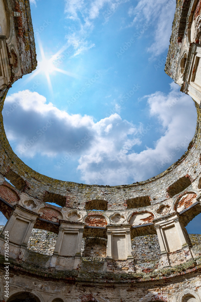Obraz premium Ruins of old castle in Krzyztopor, Ujazd, Poland