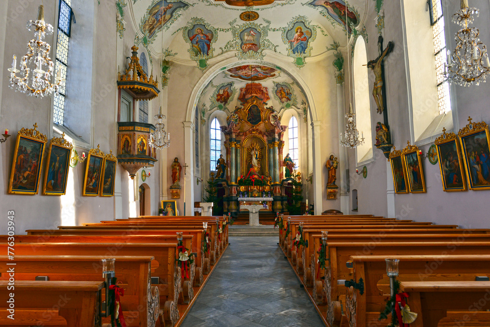 Naklejka premium Innenansicht der Pfarrkirche Heiterwang in der Gemeinde Heiterwang im Bezirk Reutte, Tirol