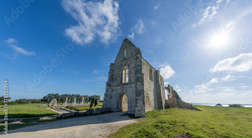 Cuadro en lienzo The ruin of the Xl century abbey des chateliers on the island of ile de re,france