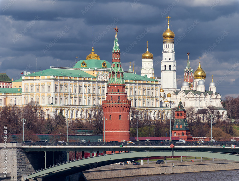 Clouds above Kremlin, Armoury Chamber, Borowizki Turm, Cathedral of the Archangel, Ivan the Great Bell-Tower, Blagoveschenskaya Tower, Kremlin Palace, Moskva river and Bolshoy Kamenny bridge in Moscow