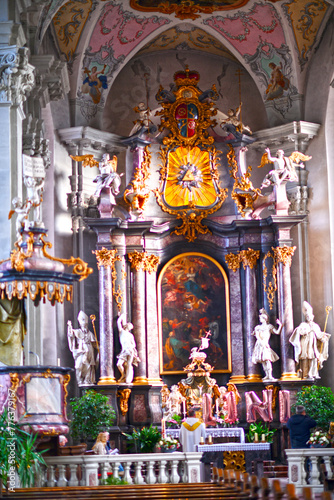 Innenansicht der katholischen Pfarrkirche St. Gangolf in Amorbach (Bayern)  photo