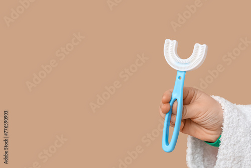 Child's hand holding blue u...