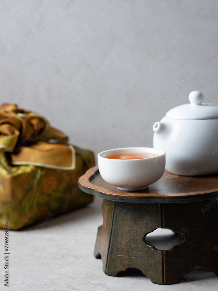 Fototapeta premium Traditional tea in porcelain cup