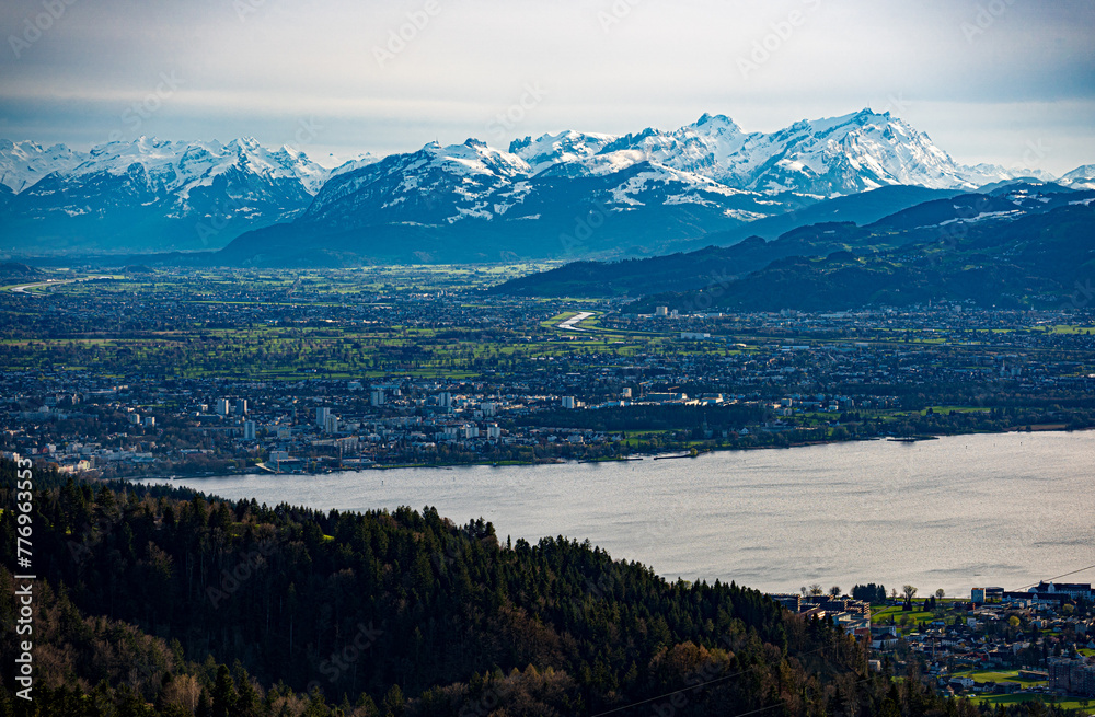 Blick vom Pfänder auf das Rheintal und das Alpsteingebirge mit Säntis und Altmann