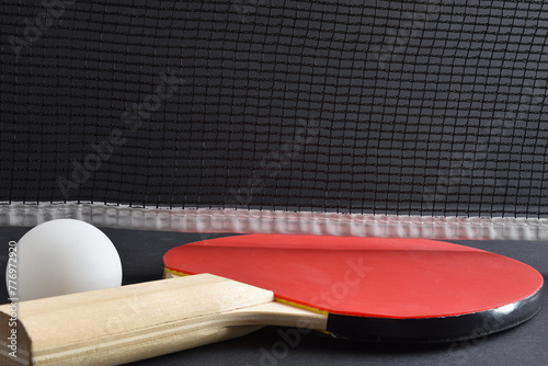 Ping-pong set with paddle with red rubber and white ball