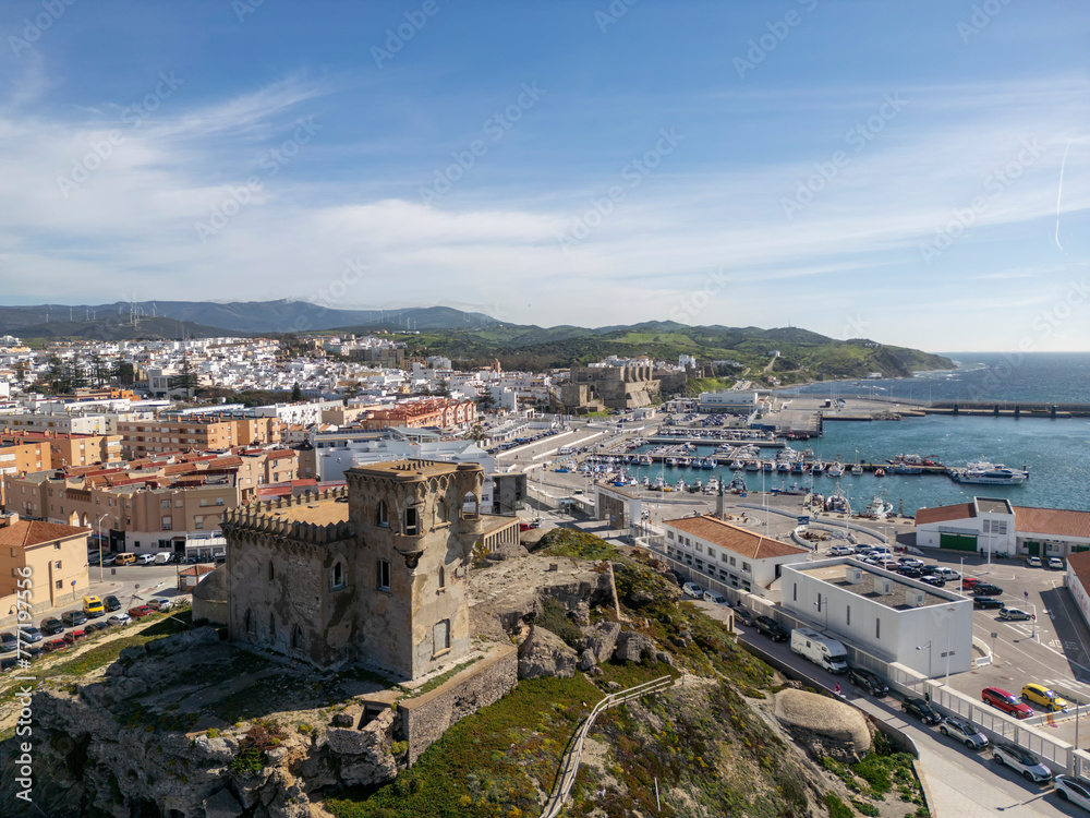 vista aérea del bonito castillo de Santa Catalina en el municipio de Tarifa, Andalucía