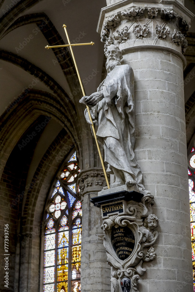Obraz premium Saints Michael & Gudule cathedral, Brussels, Belgium..Saint Matthew statue
