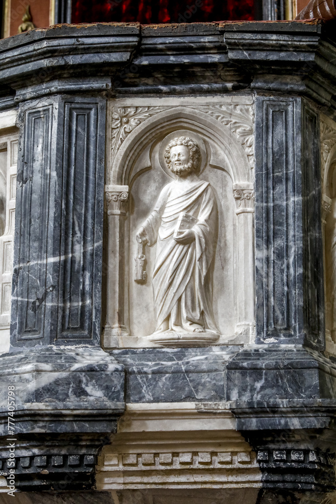 Obraz premium Detail of marble pulpit with carvings in St Antonyâ€™s church, Dubrovnik, Croatia
