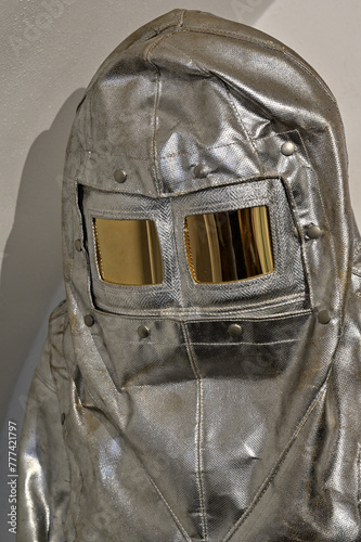 Protective fire proximity suit