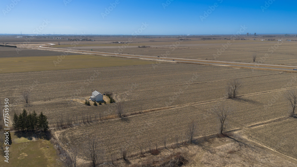 Obraz premium Aerial view of the Canadian agricultural countryside in Quebec in spring