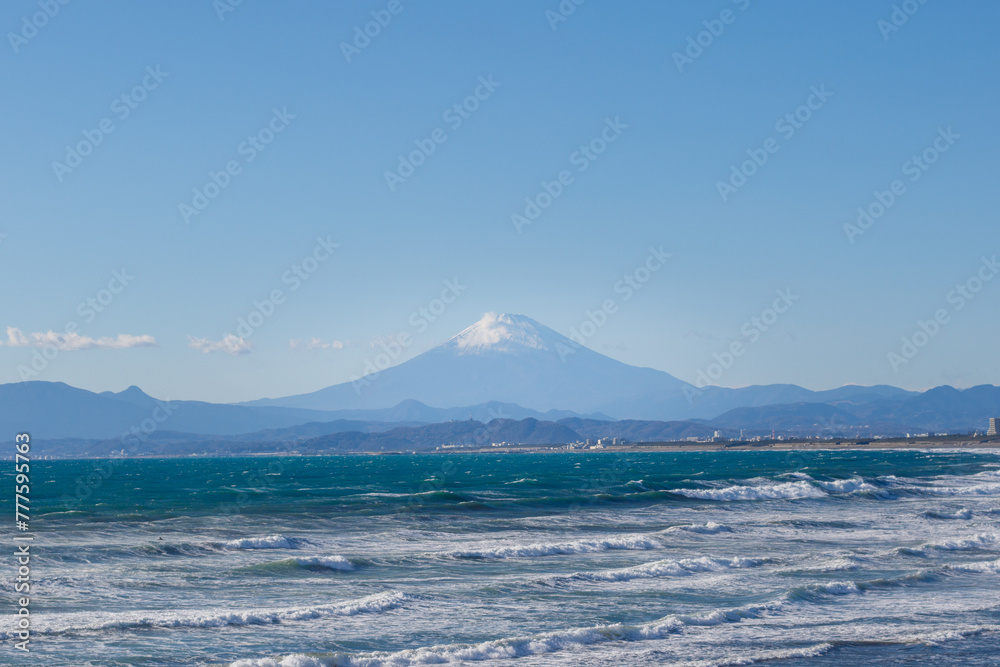 湘南海岸から見渡す海と富士山