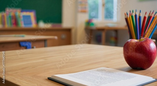 Dia del maestro, concepto de fondo, Manzana sobre el escritorio de un salon de clases