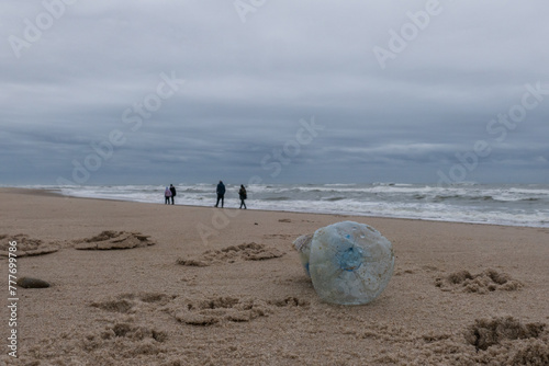 Müll an einem dänischen Nordseestrand