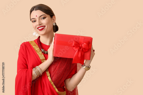 Beautiful young Indian woma...