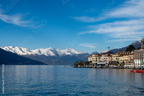 Fototapeta Naklejka Na Ścianę i Meble -  Tourist destination small medieval village of Bellagio with hilly narrow streets and luxurious villas, holiday destination on Lake Como, Italy