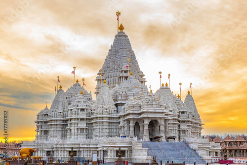 Wallpaper Mural Scenic view of Akshardham Mahamandir temple at BAPS Swaminarayan Akshardham Torontodigital.ca