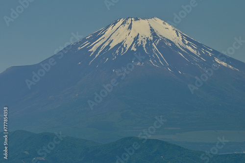 丹沢山地の丹沢山より望む初夏の頃の富士山 