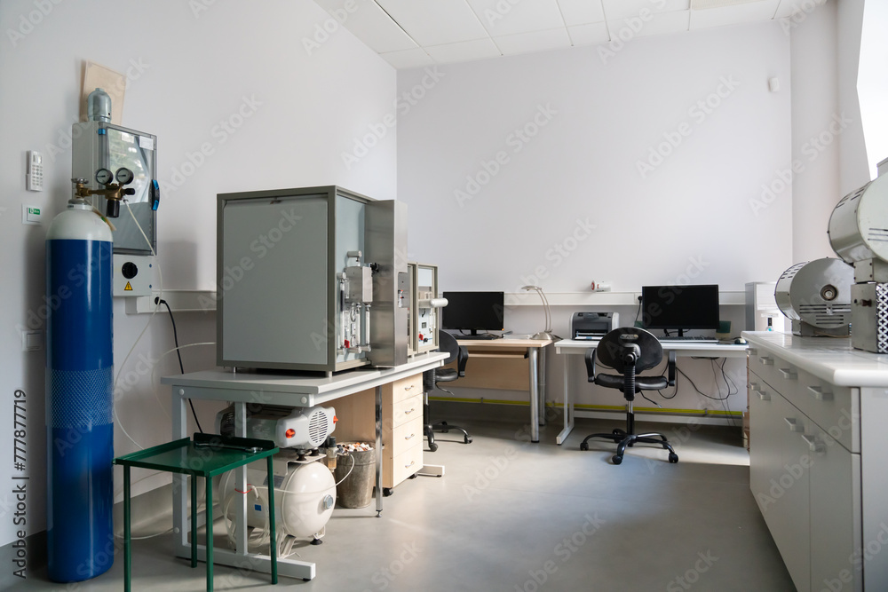 Characterisation Of Solids Structure Lab Room