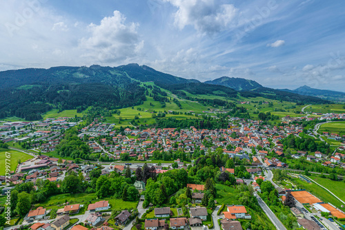 Die Gemeinde Nesselwang im Ostallgäu im Luftbild