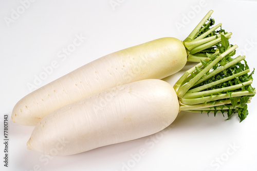 加賀野菜の一つ・源助大根と青首大根