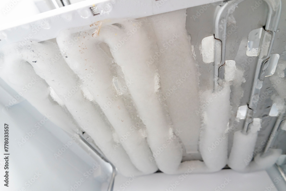 Ice in the freezer, Defrosting of the fridge and freezer Ice in the freezer, Defrosting of the fridge and freezer