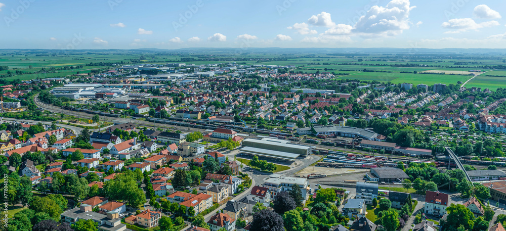 Nördlingen, die zentrale Stadt des Geopark Ries im Luftbild