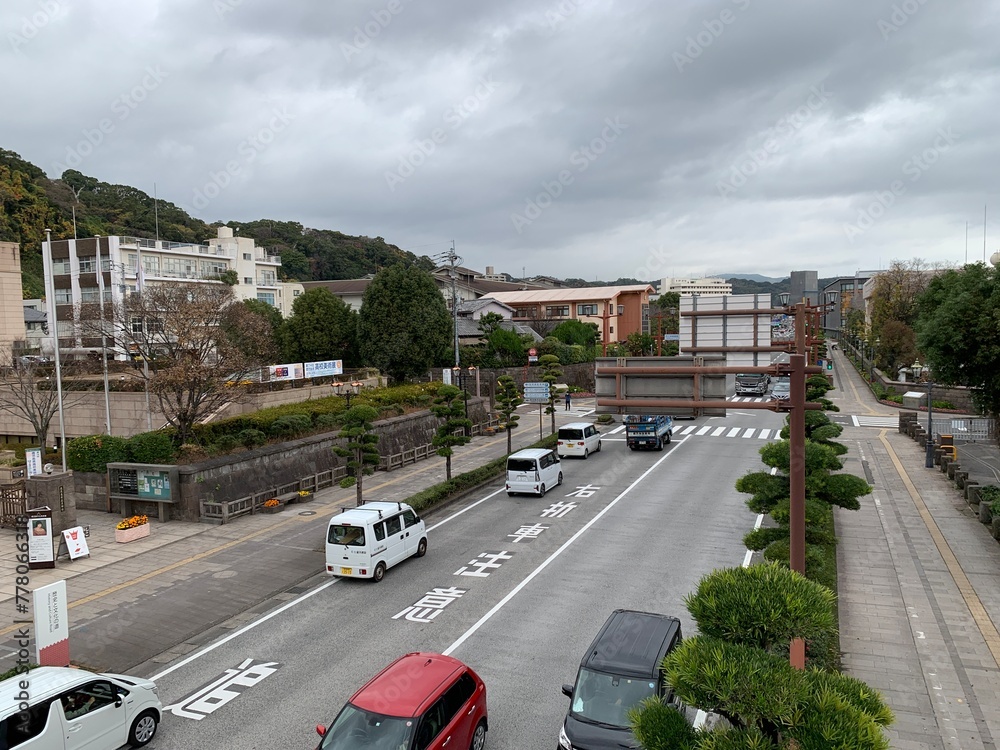 Fototapeta premium 西郷隆盛像前の道路の風景