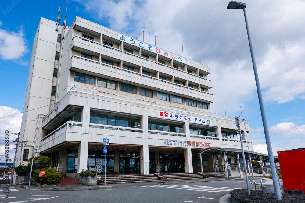 Naklejka premium 姫路港旅客船ターミナルと一体化した姫路ポートセンター（兵庫県姫路市）