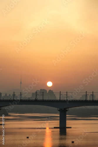 The morning sun rising above the Han River Bridge in Seoul © FotoHank