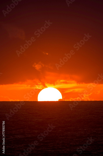 Radiant Sunset Glow  Mesmerizing 4K Ultra HD View of the Sun Setting Over the Horizon