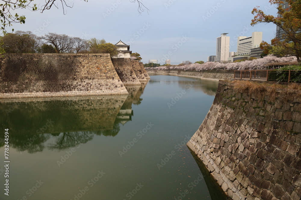 A Japanese castle : Osaka-jyo Castle in Osaka City 日本の城:大阪城 A Japanese castle : Osaka-jyo Castle in Osaka City 日本の城:大阪城