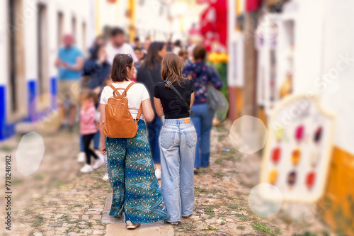 Εκτύπωση καμβά Tourists walking through the streets